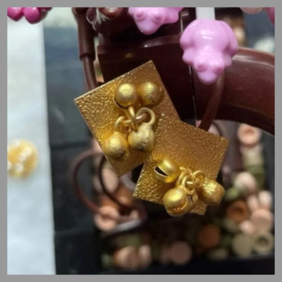 SOLD ON MERCARI2piece Alya Pearls Drop square gold earrings and necklace - Picture 4 of 7